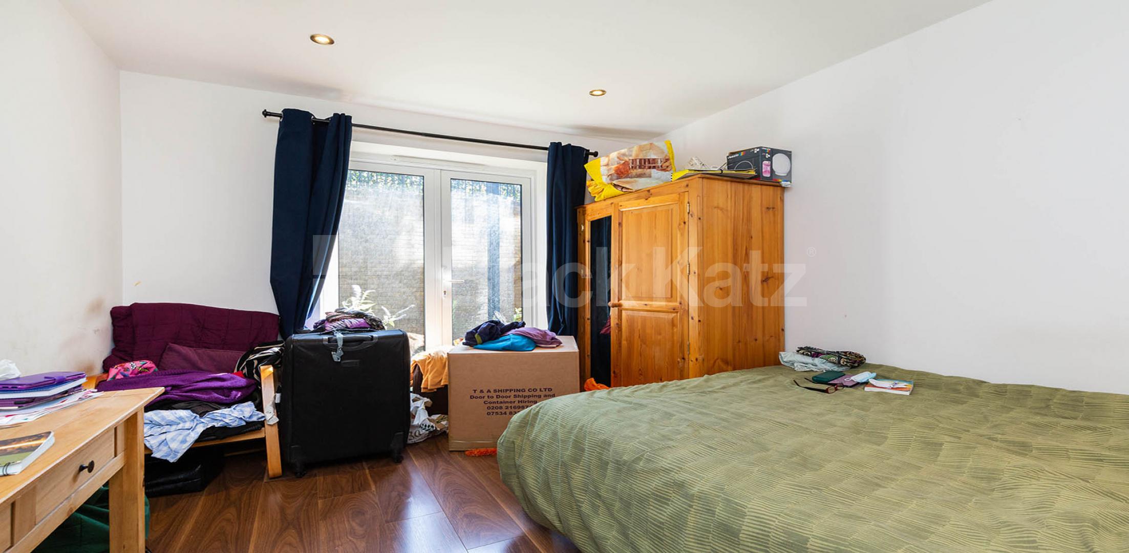 			3 Bedroom, 2 bath, 1 reception Apartment			 Huguenot Drive, Palmers Green